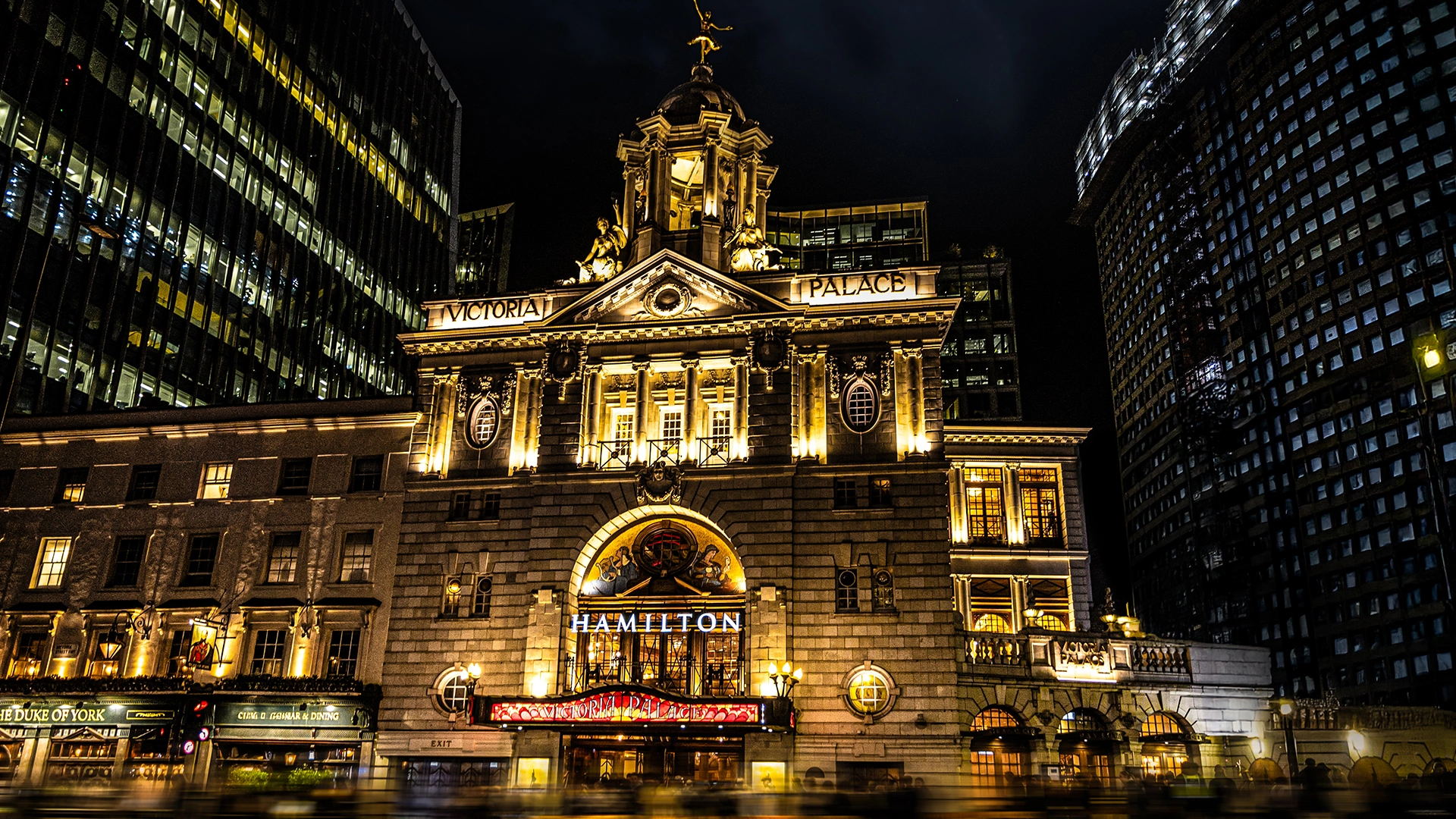 victoria palace theatre 10 25